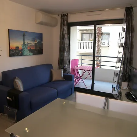 Modern Deluxe Two-bedroom Apartment Cannes